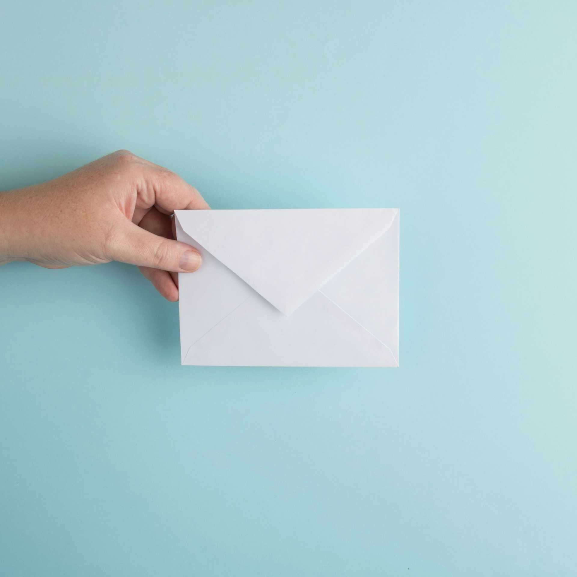 A picture of an envelope.